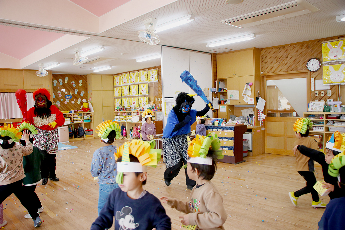 鬼から逃げる園児