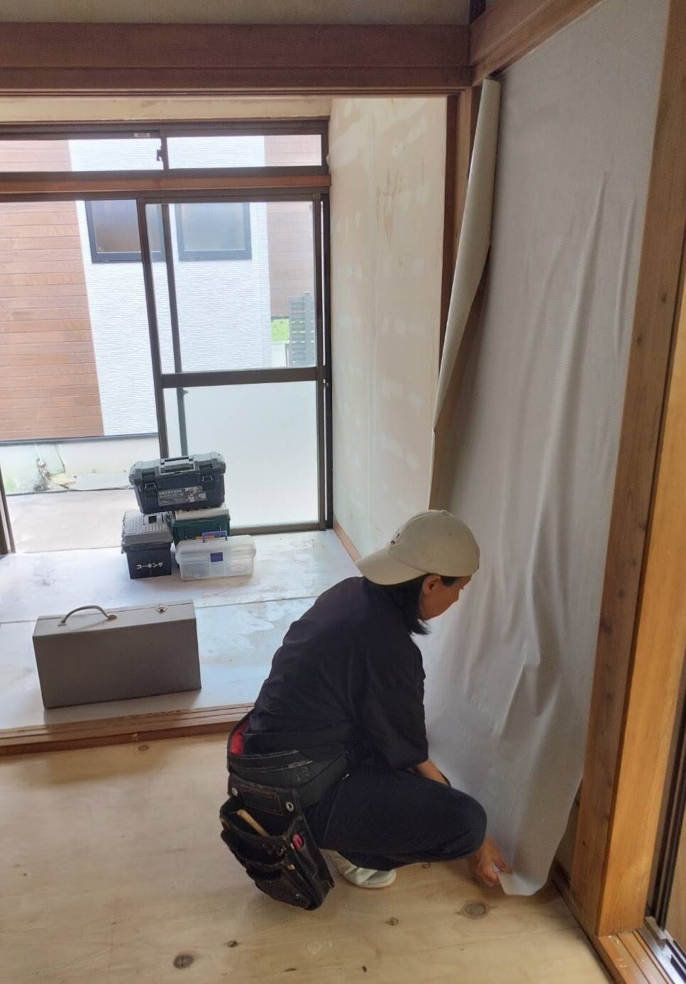壁張り替え作業