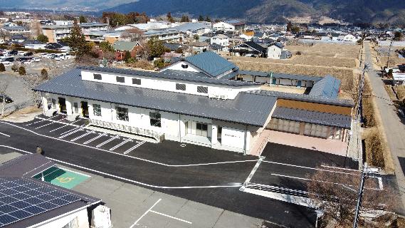 飯島町学校給食センターの外観写真