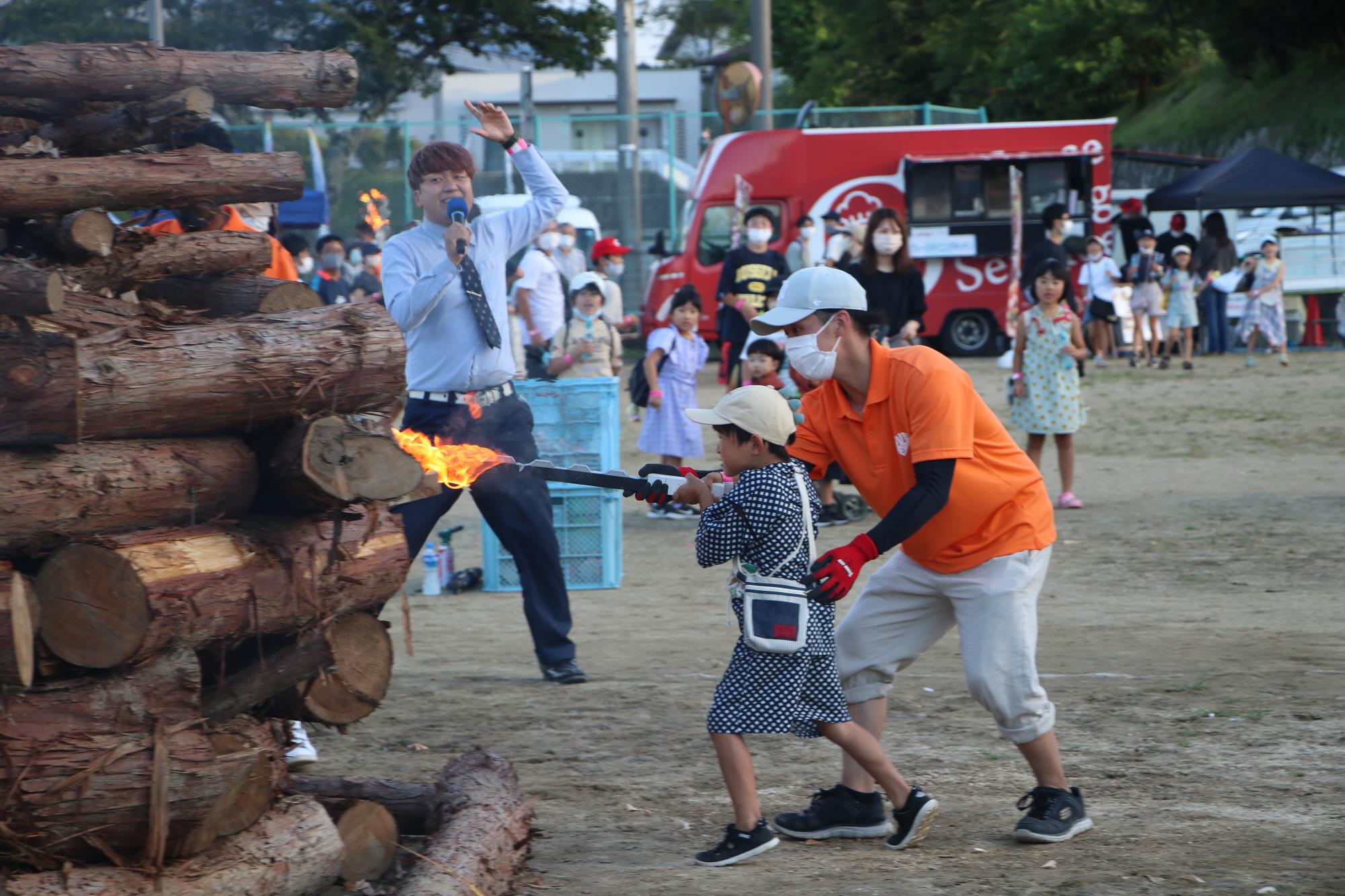 ラブリーフェスタ火をつけるところ