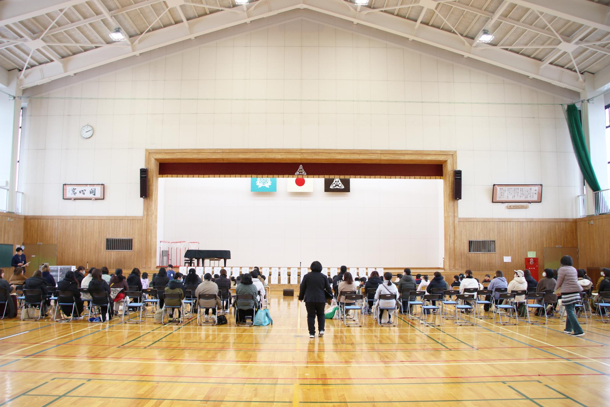 ランドセル贈呈式の様子（飯島小学校）