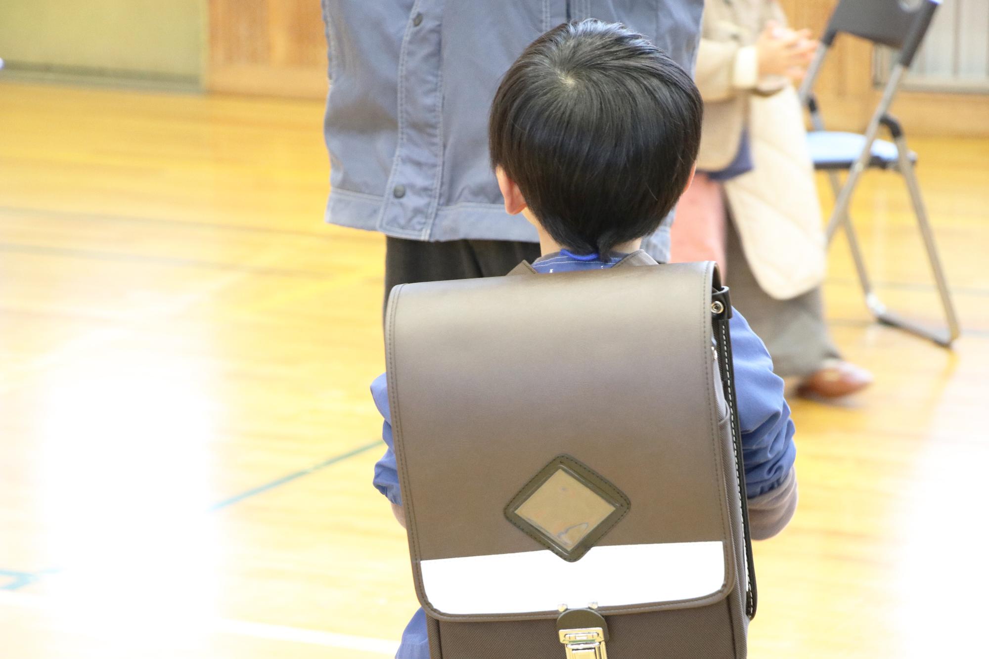 ランドセル贈呈式の様子（飯島小学校）