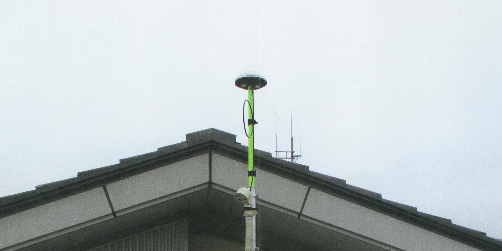飯島町役場へ設置の農業用RTK-GNSS基地局アンテナ